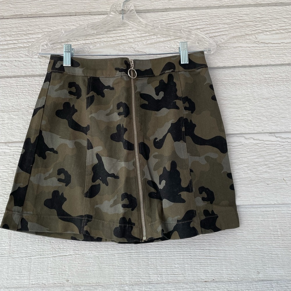 Camo zip up mini skirt